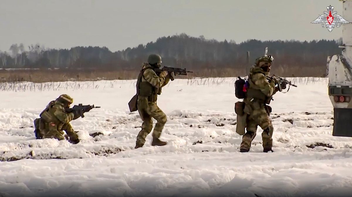 Tisíce ruských vojáků v Bělorusku. Kreml prý plánuje nový úder ze severu